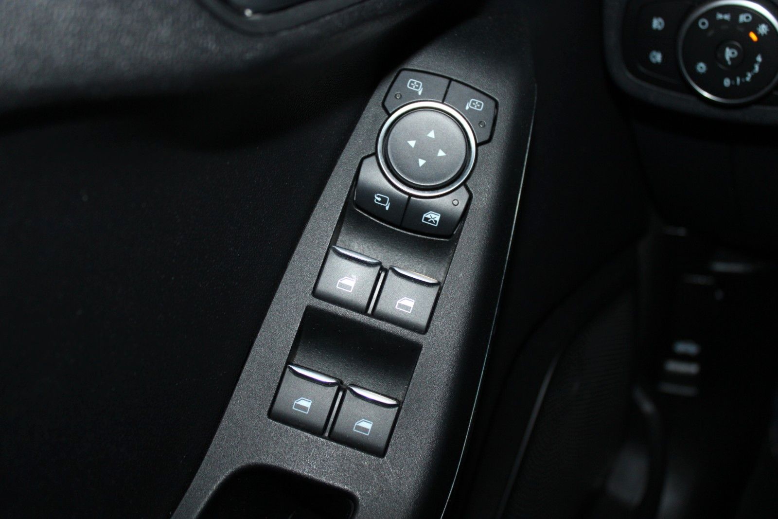 Fahrzeugabbildung Ford Fiesta Titanium LED KLIMA Allwetter PDC WinterP.