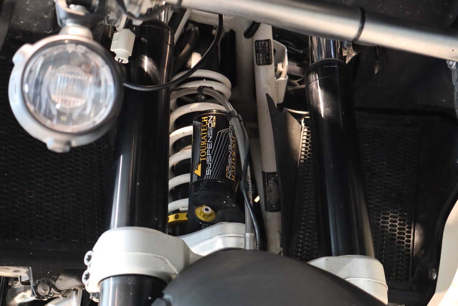 Fahrzeugabbildung BMW R 1250 GS mit Touratech Fahrwerk