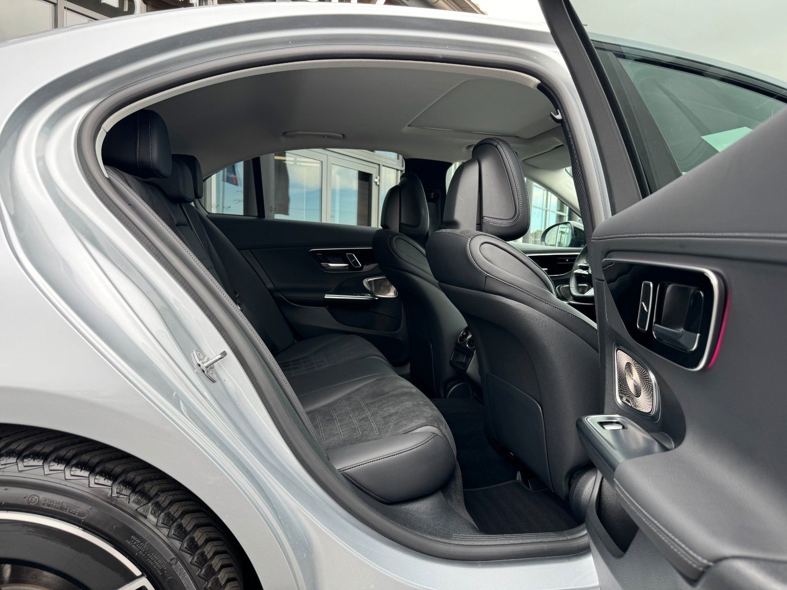 Fahrzeugabbildung Mercedes-Benz C 220 d AMG Distr+Burm+S-Dach+Ambiente