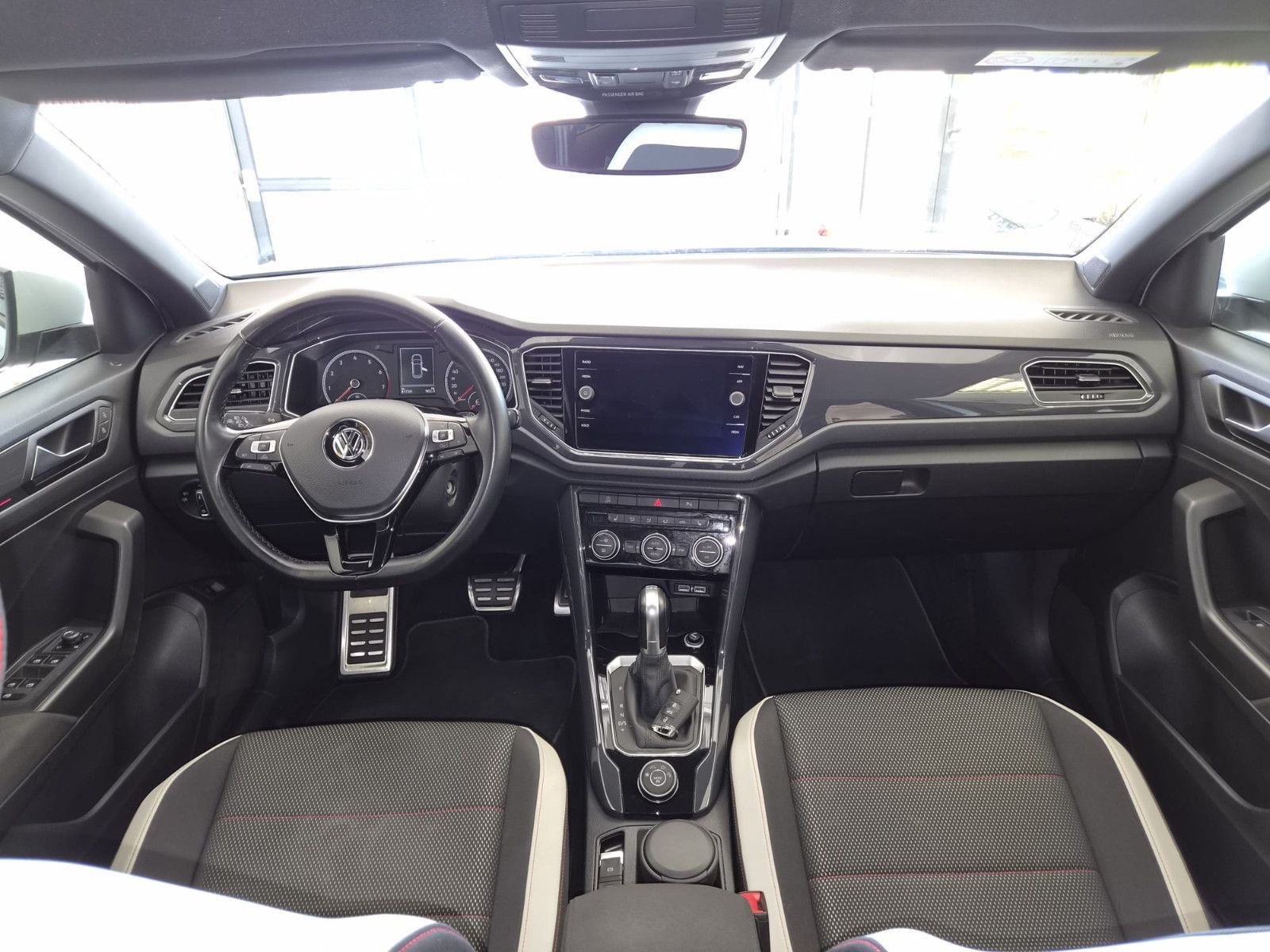 Fahrzeugabbildung Volkswagen T-Roc Sport 4Motion / LED / SCHECKHEFT