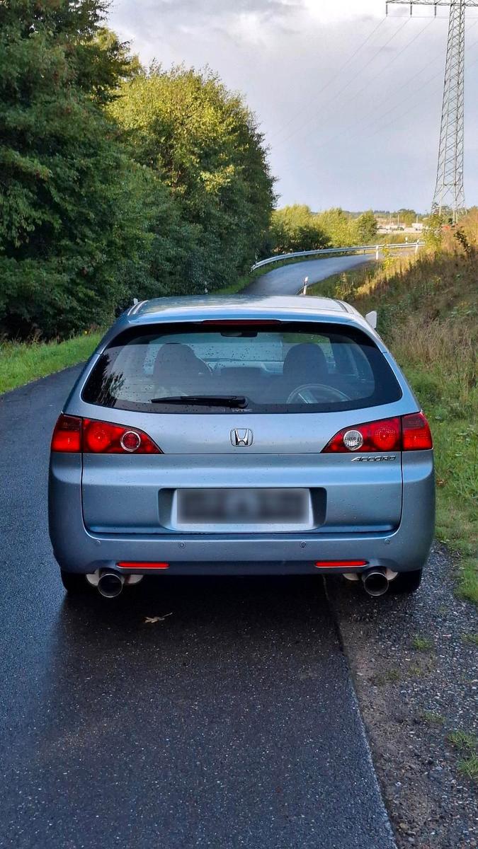 Honda Accord 2005 — rear view
