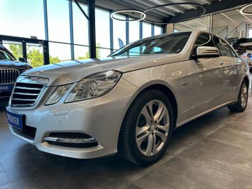MYAUTOCENTER – Gebraucht- und Jahreswagen mit Werkstattservice in Pfaffenhofen Mercedes-Benz E 200 *AHK*Abstandstempo*Teilleder*Szhz*