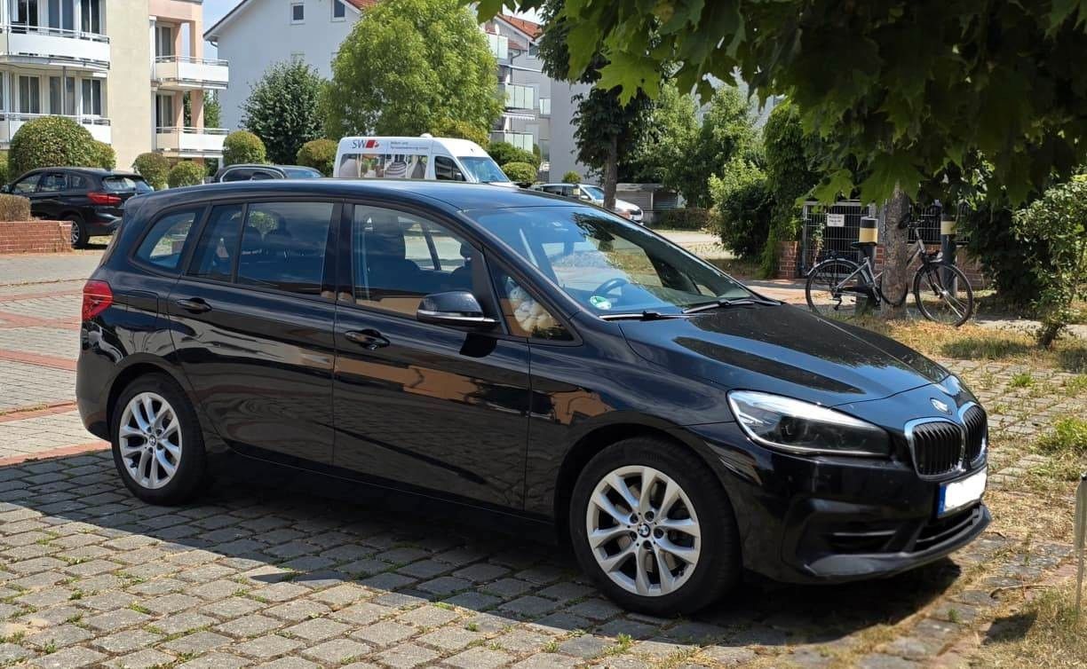 BMW 218d Gran Tourer BMW Scheckheft 8-fach