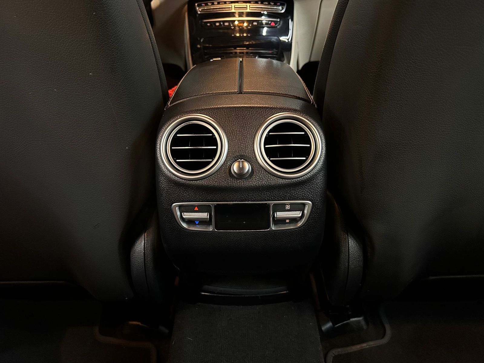 Fahrzeugabbildung Mercedes-Benz EQC 400 4M WIDES+MULTIB+HEAD+ACC+SHZ+AHK+WP+360+