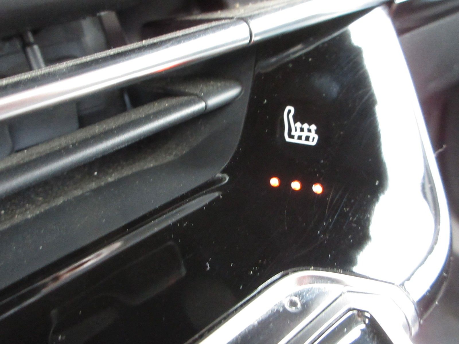 Fahrzeugabbildung Peugeot 2008 Active LED/NAVI/PDC/CAM/SHZ