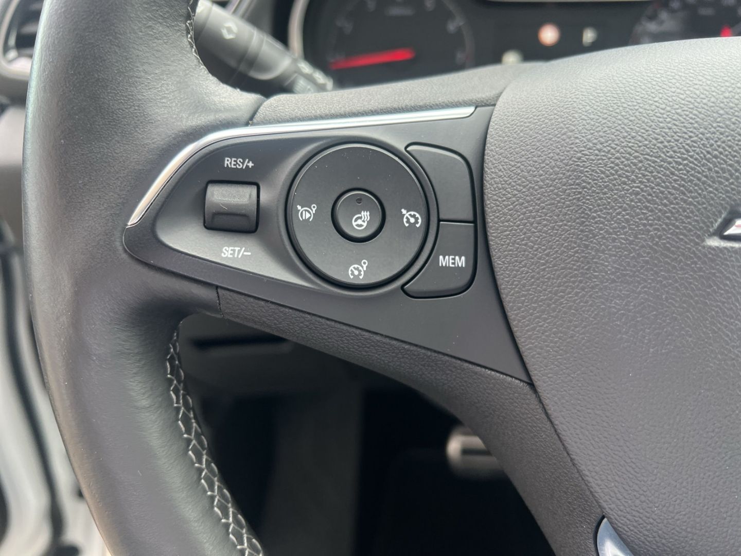 Fahrzeugabbildung Opel Grandland Ultimate 1.2 Turbo Navi Soundsystem 3