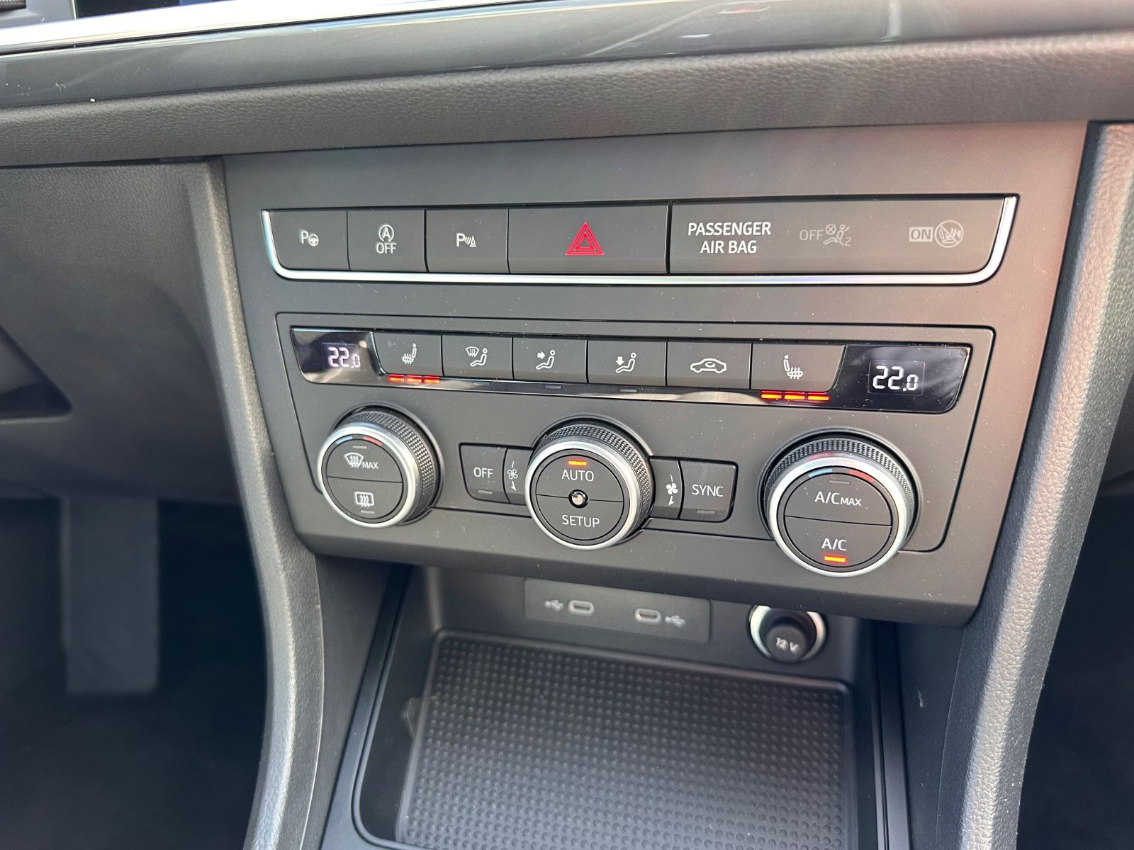 Fahrzeugabbildung SEAT Ateca 1.5 TSI Style DSG AHK/Navi/ACC/LED/SHZ/APP