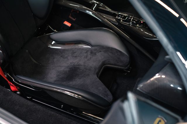 Fahrzeugabbildung Ferrari SF90 Fiorano, Karbon, 20´´Diamond, Kamera, Folie