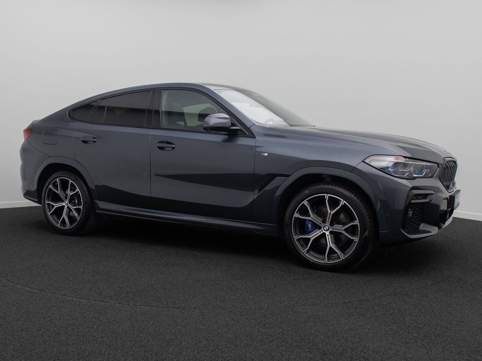Fahrzeugabbildung BMW X6 xD30d M Sport 360&deg; HUD DAB SkyLounge H/K 21"