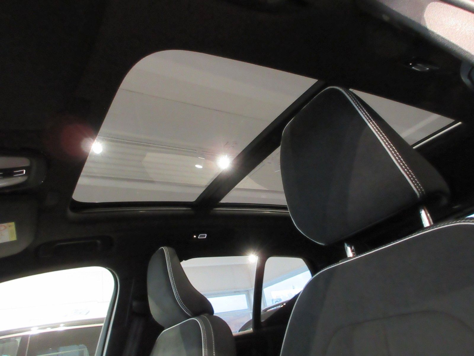 Fahrzeugabbildung Volvo XC 40 B3 Ultra Black Edition | 360° | NS | Navi