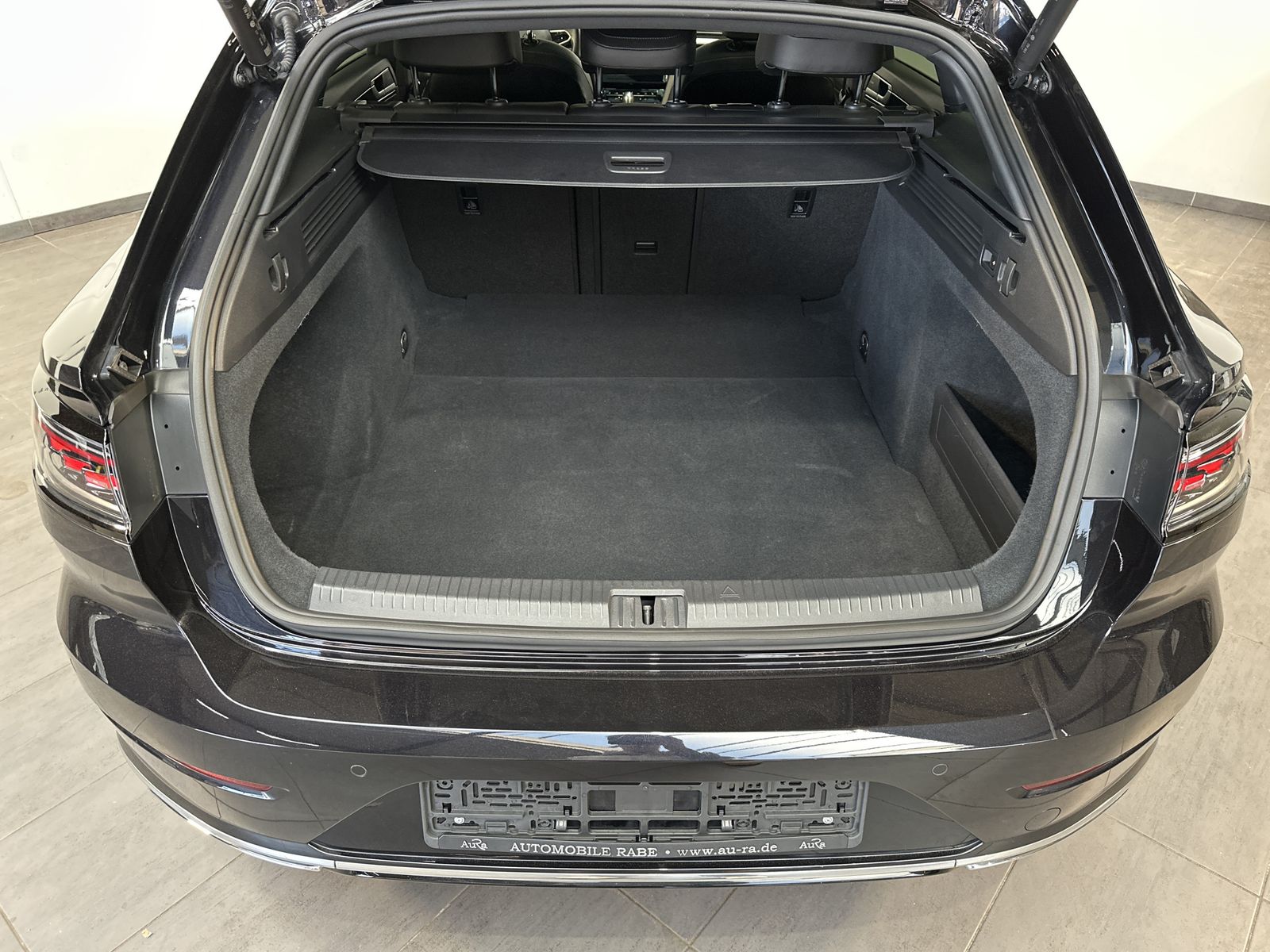 Fahrzeugabbildung Volkswagen Arteon SB 2.0 TDI DSG R-Line NAV+MATRIX+AHK+PANO