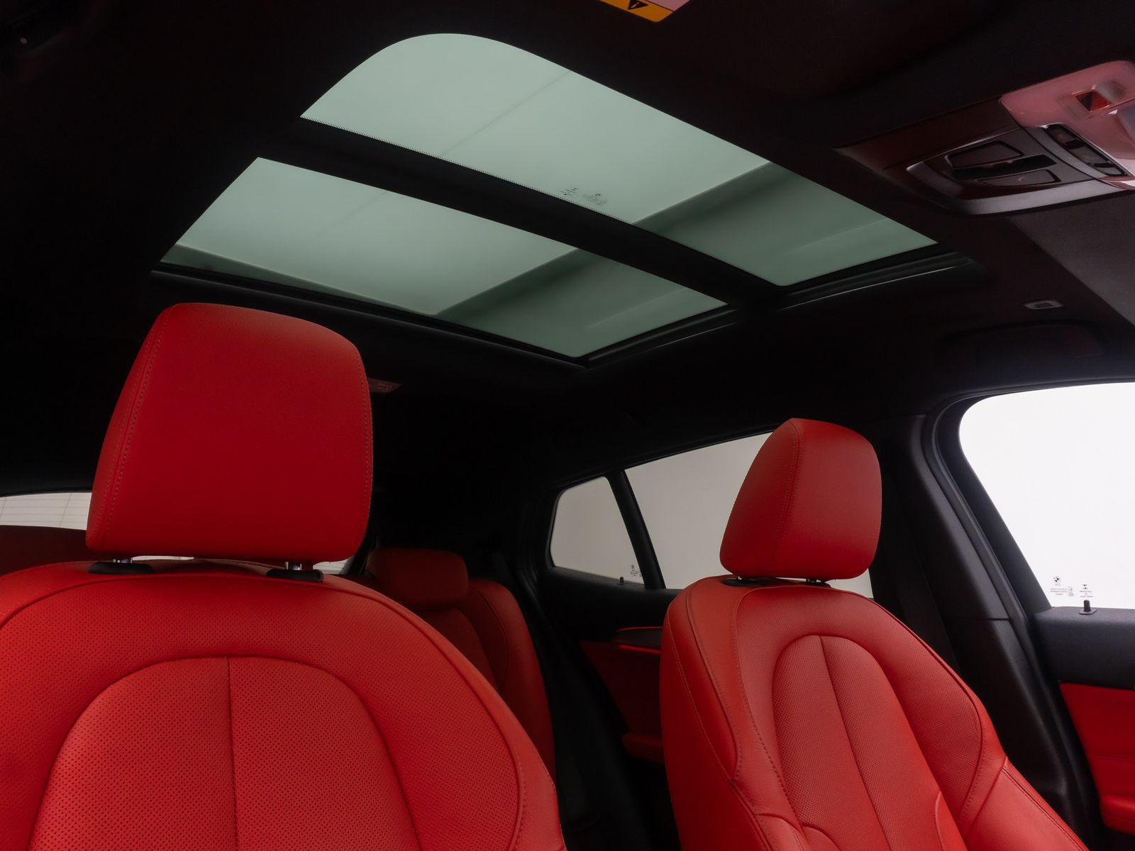 Fahrzeugabbildung BMW X2 sD20i M Sport Panorama Kamera Individual 19"