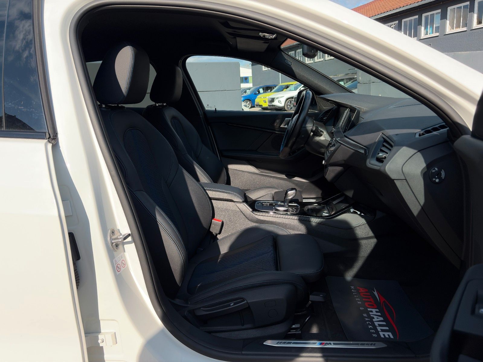 Fahrzeugabbildung BMW 118i M Sport SHZ HiFi Adap. LED PDC TEMP CarPlay