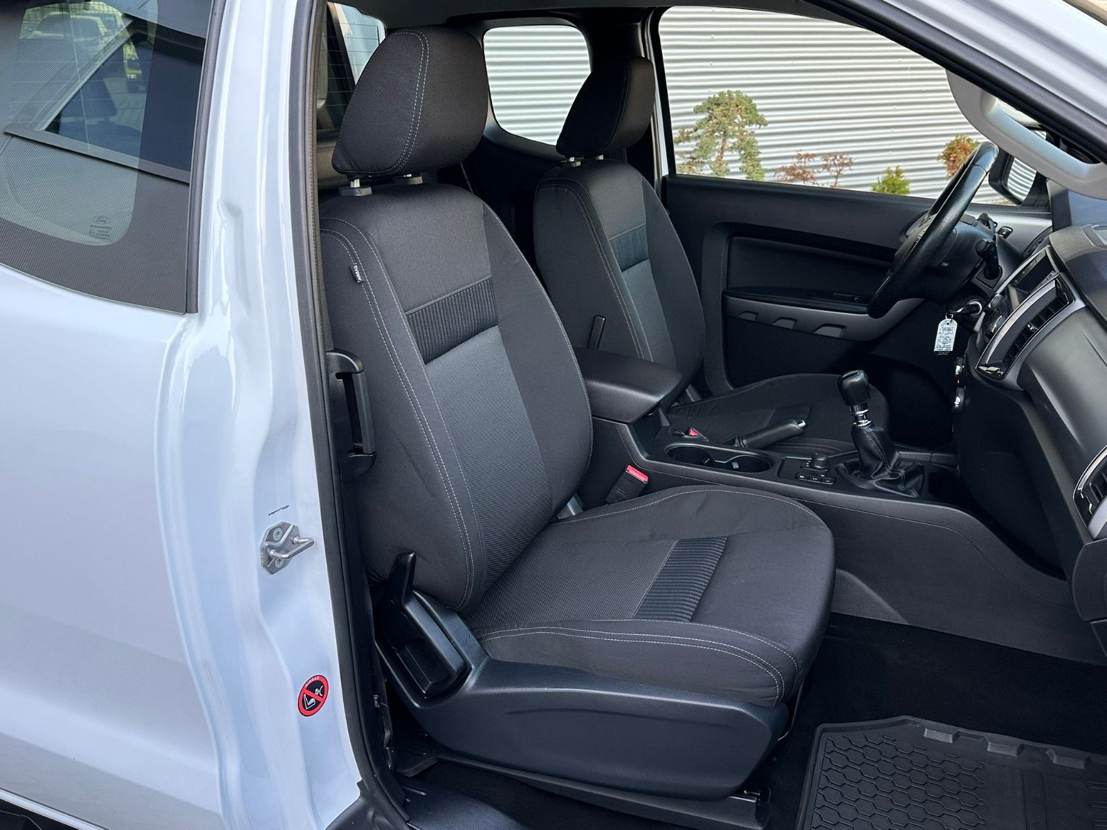 Ford Ranger XLT Extrakabine 4x4*AHK*SHz*TÜV+Insp.NEU foto 8