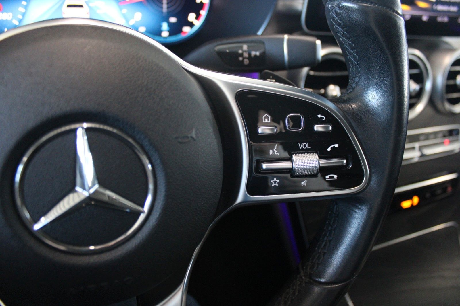 Fahrzeugabbildung Mercedes-Benz C 200 T 9-G Tronic Avantgarde MHEV LED AHK CAM