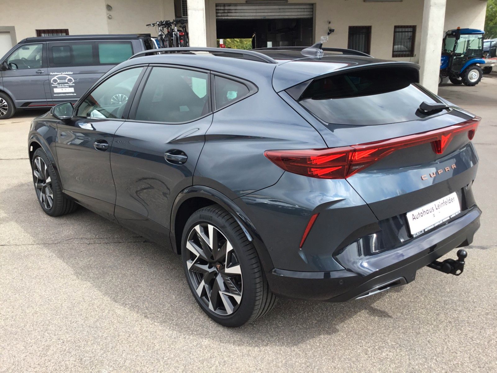 Fahrzeugabbildung CUPRA Formentor 2.0 TSI DSG 4WD+Pano+Matrix+AHK+19"
