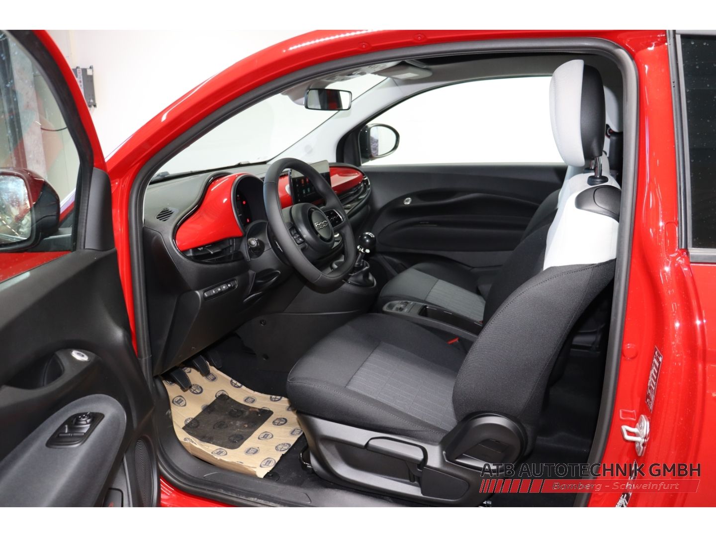 Fahrzeugabbildung Fiat 500C Hybrid 1.0l 48 kW ICON Komfortpaket