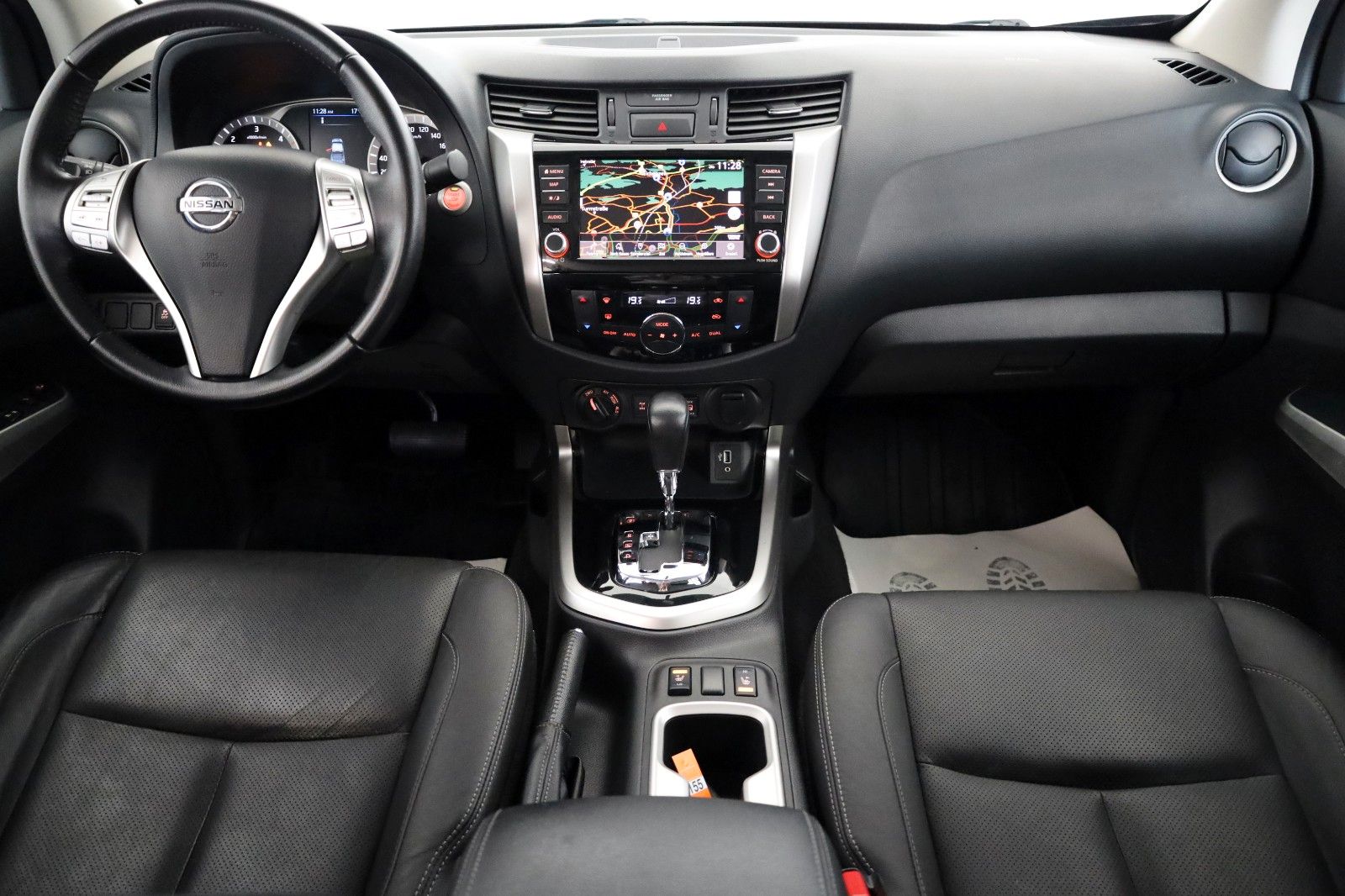 Fahrzeugabbildung Nissan Navara NP300 N-Guard,4x4,Leder,Navi,Hard Top,AHK