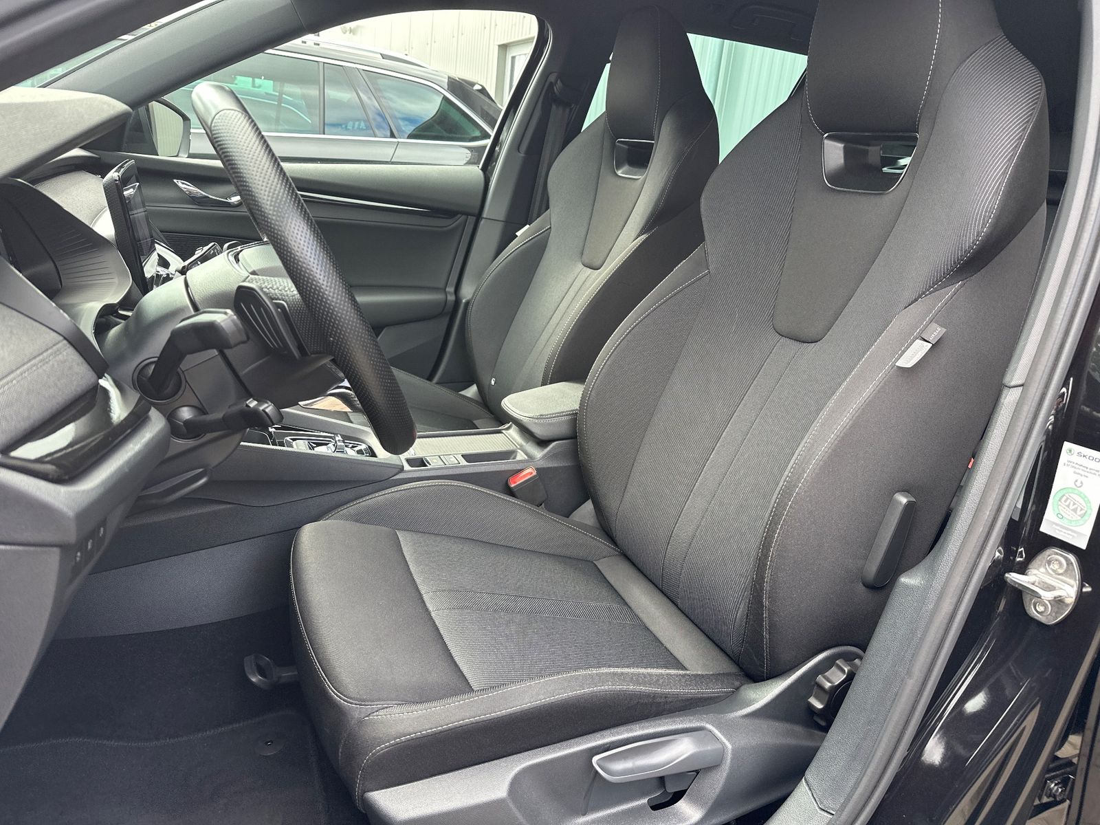 Fahrzeugabbildung SKODA Octavia Combi Sportline NAV+LED+ACC+DCC+18ZO+VC