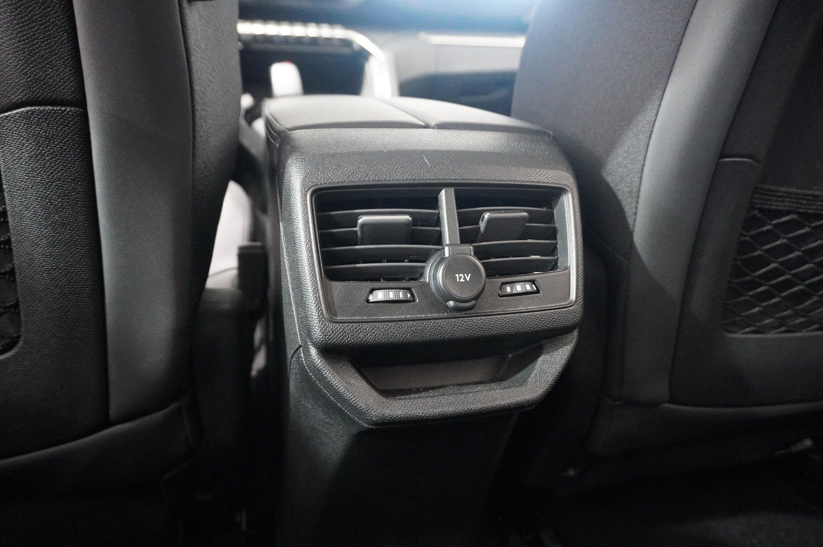 Fahrzeugabbildung Peugeot 3008 Hybrid PHEV ALLURE NAVI/LED/KAMERA/SH/AHK