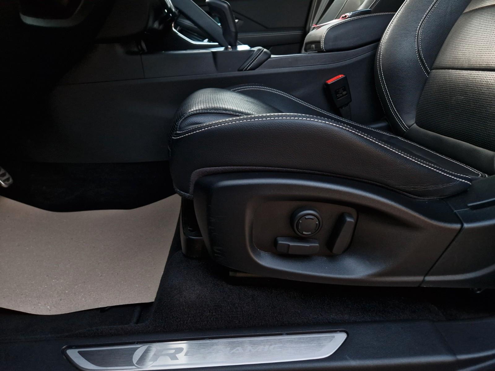 Jaguar E-Pace P300 R-Dynamic SE AWD +PANO+MERIDIAN+