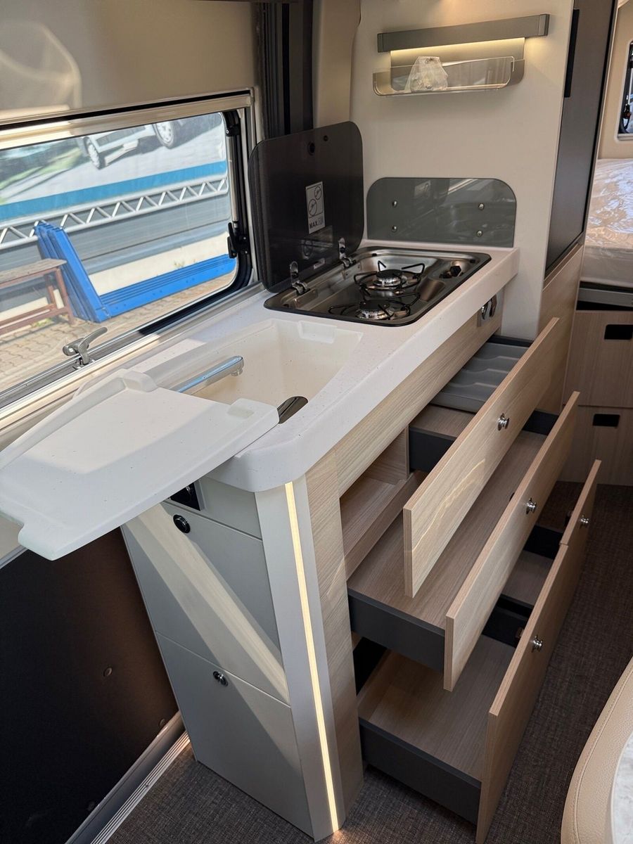 Fahrzeugabbildung Eura Mobil Van V 595 HB Mondial Plus- & Fahrassistenzpaket