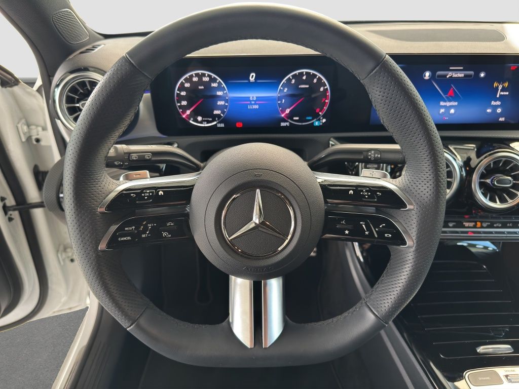 Fahrzeugabbildung Mercedes-Benz A 200 AMG Line AMG*Night*Navi*PDC*ParkAss*RFK