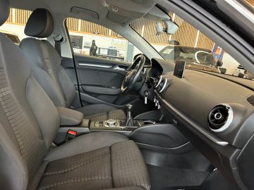 MYAUTOCENTER – Gebraucht- und Jahreswagen mit Werkstattservice in Pfaffenhofen Audi A3 Sportback ambition *Spurhalte*Totwinkel*Xenon