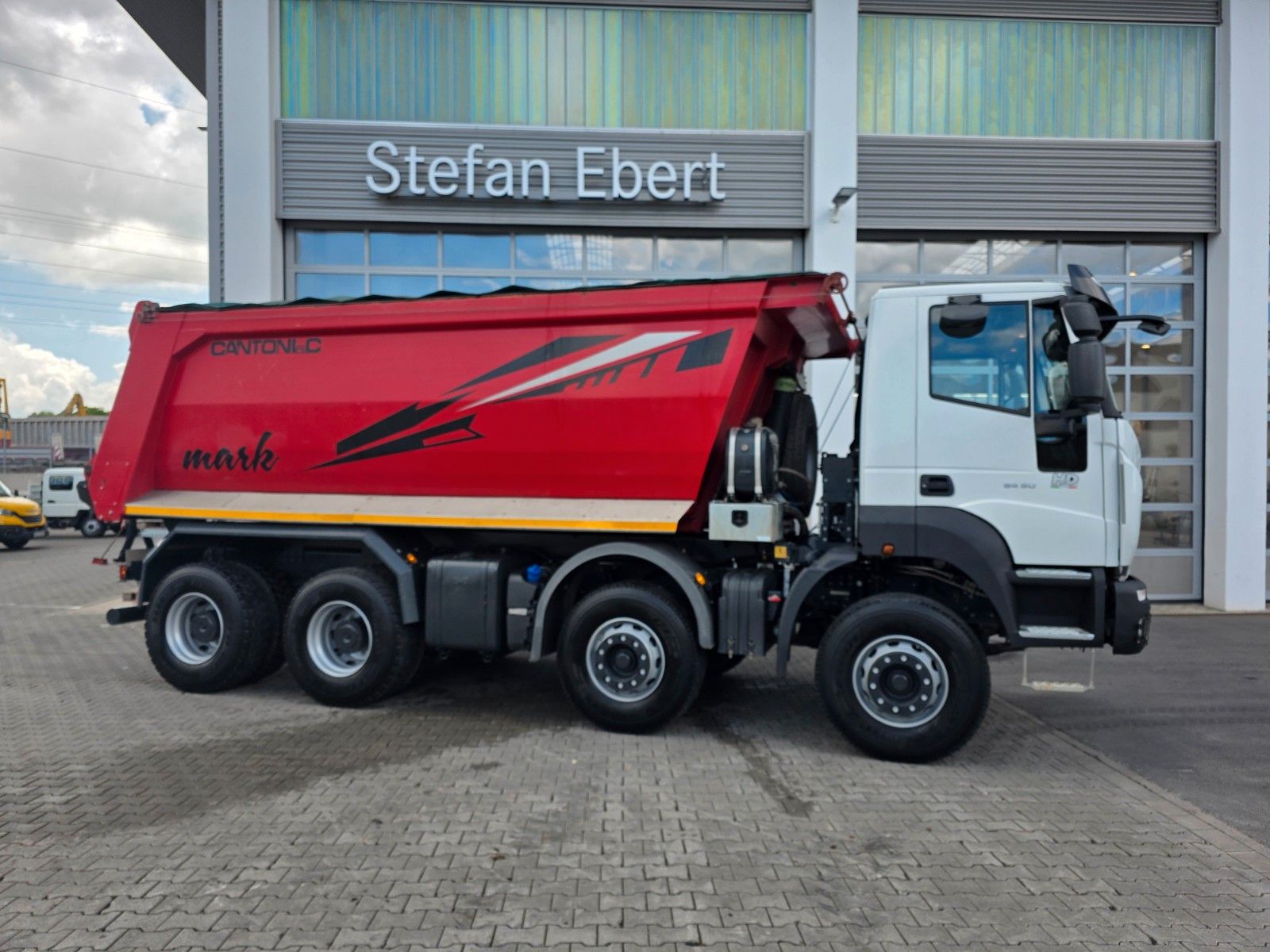 Fahrzeugabbildung Iveco Astra HD9 84.50-80 8x4 Muldenkipper Schalter