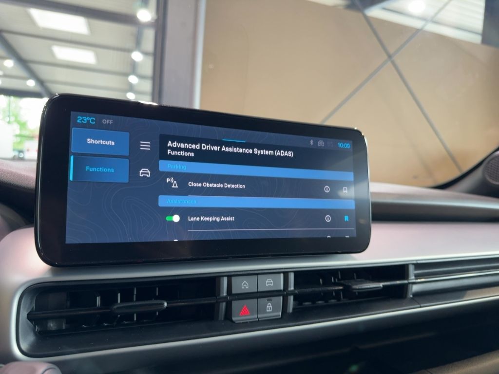 Fahrzeugabbildung Jeep Avenger Altitude Electric NAVI ALLWETTER WINTER