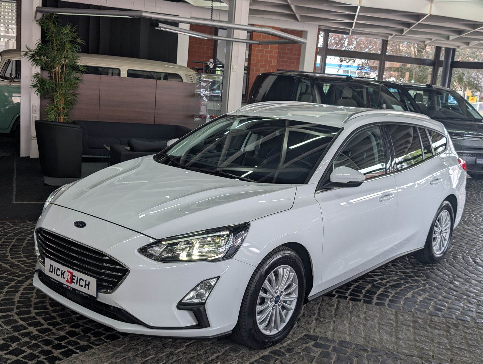 Fahrzeugabbildung Ford Focus Titanium 1.5 EB KAMERA TEMP APP LED MFL LM