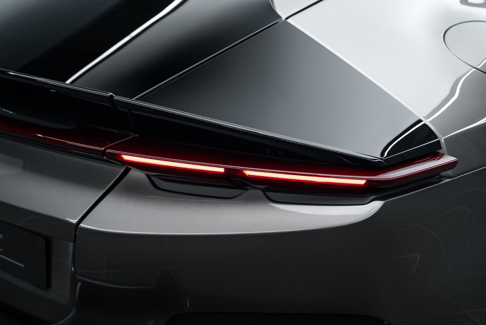 Fahrzeugabbildung Ferrari 12Cilindri PANO/LIFT/RACING SEATS/CARBON/SURR