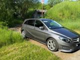 Mercedes-Benz B 200  w246 LED Automatik Ahk 8 fach bereift  - Mercedes-Benz B-Class: Von Privat
