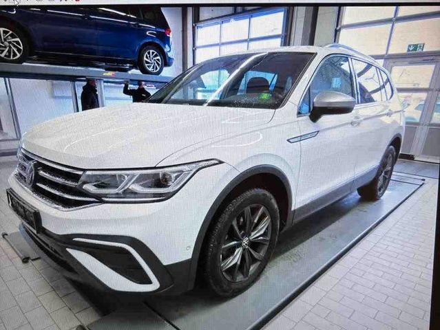 Volkswagen Tiguan Allspace Life2.0TDI DSG Matrix Navi AHK