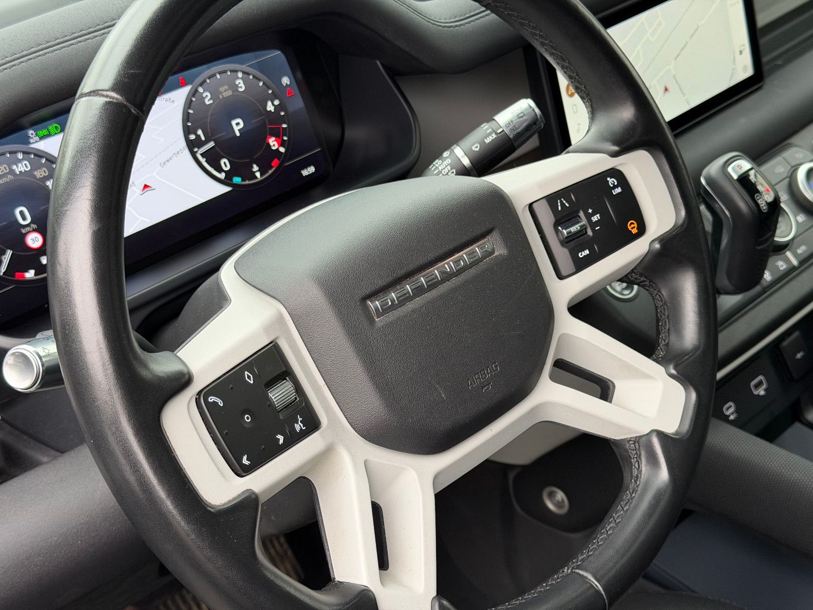 Fahrzeugabbildung Land Rover Defender 110 X-Dynamic SE/PANO/360''KAM/MEREDIAN