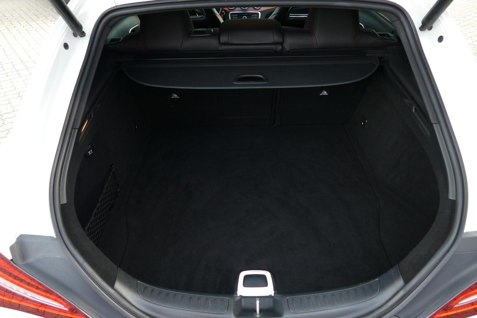 Mercedes-Benz CLA 200 AMG Line LED Navi Panorama Tempomat PDC
