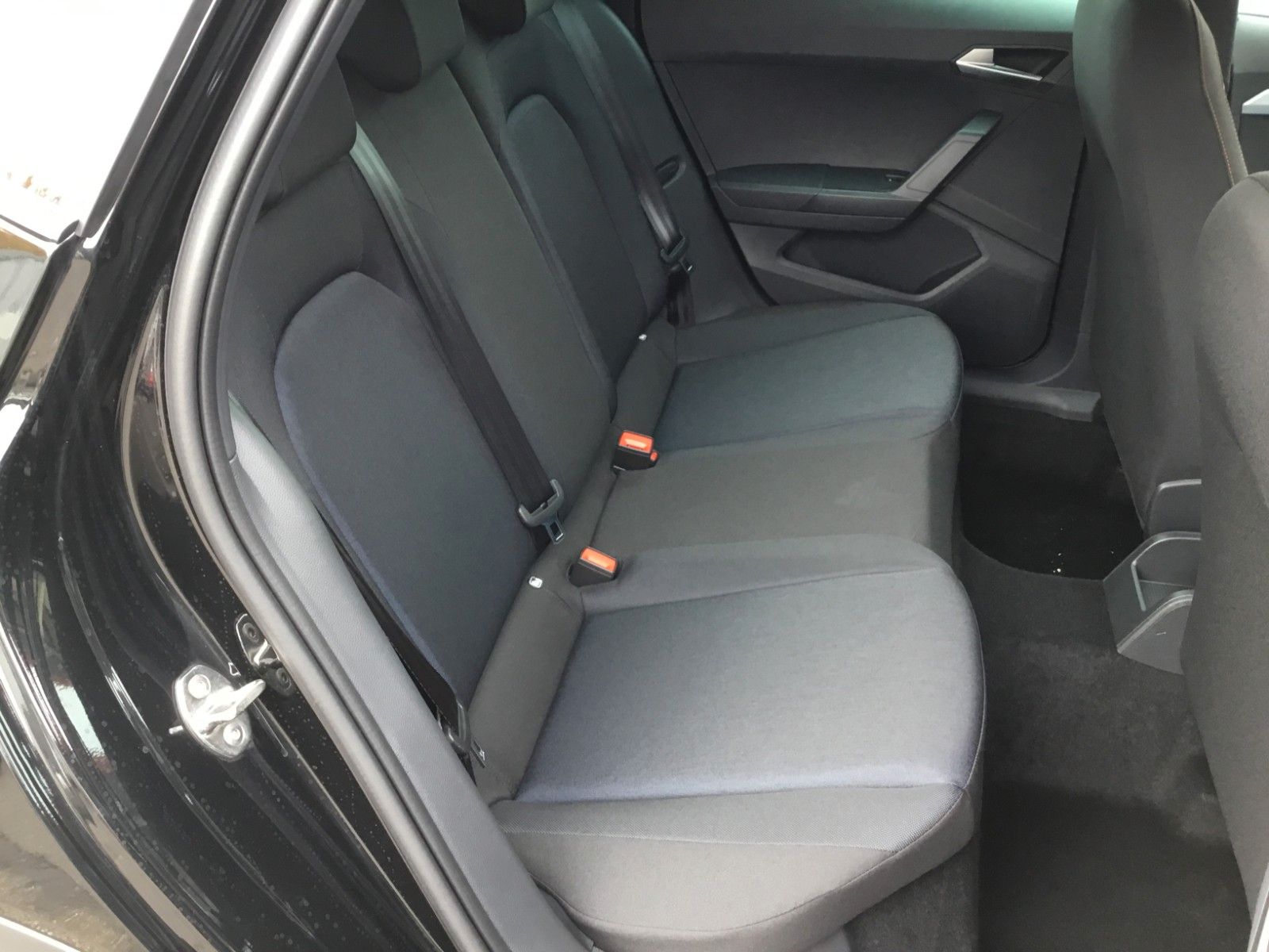 Fahrzeugabbildung SEAT Arona FR 1.5 TSI DSG+AHK+ACC+17"+Navi+Kamera