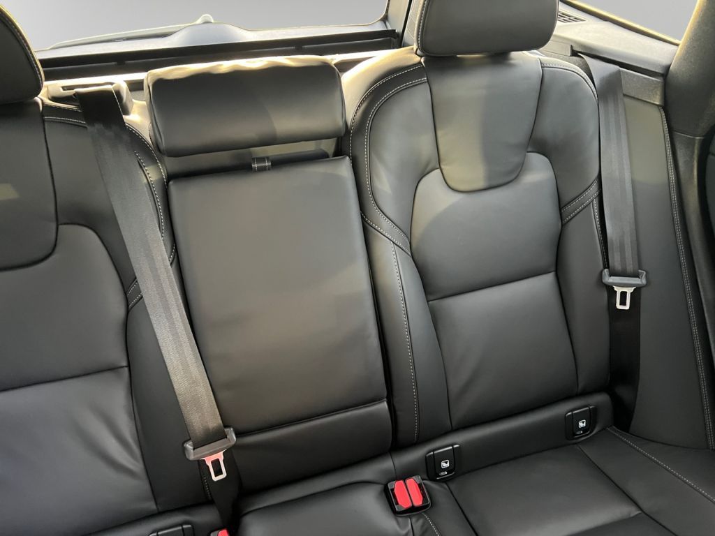 VOLVO XC60 T8 AWD Plug-in Hybr. Ultra Black Ed.,Nappa VOLVO XC60 T8 AWD Plug-in Hybr. Ultra Black Ed.,Nappa