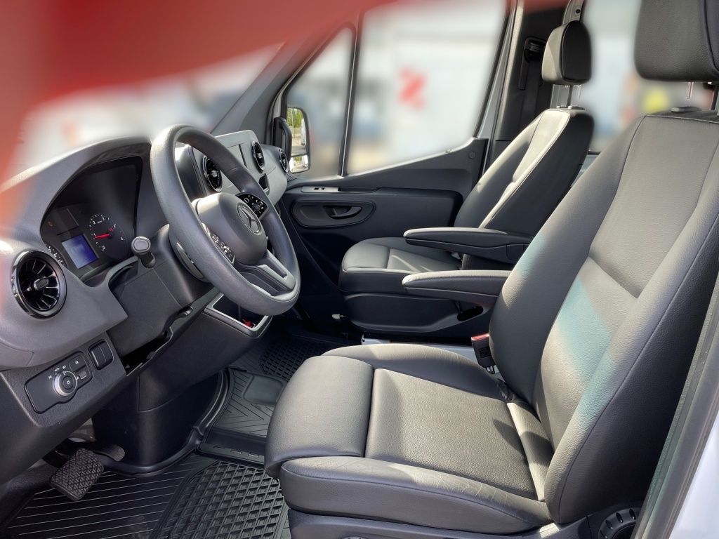 Fahrzeugabbildung Mercedes-Benz Sprinter 319 Doka Pritsche 3665 4x4 AHK, LED