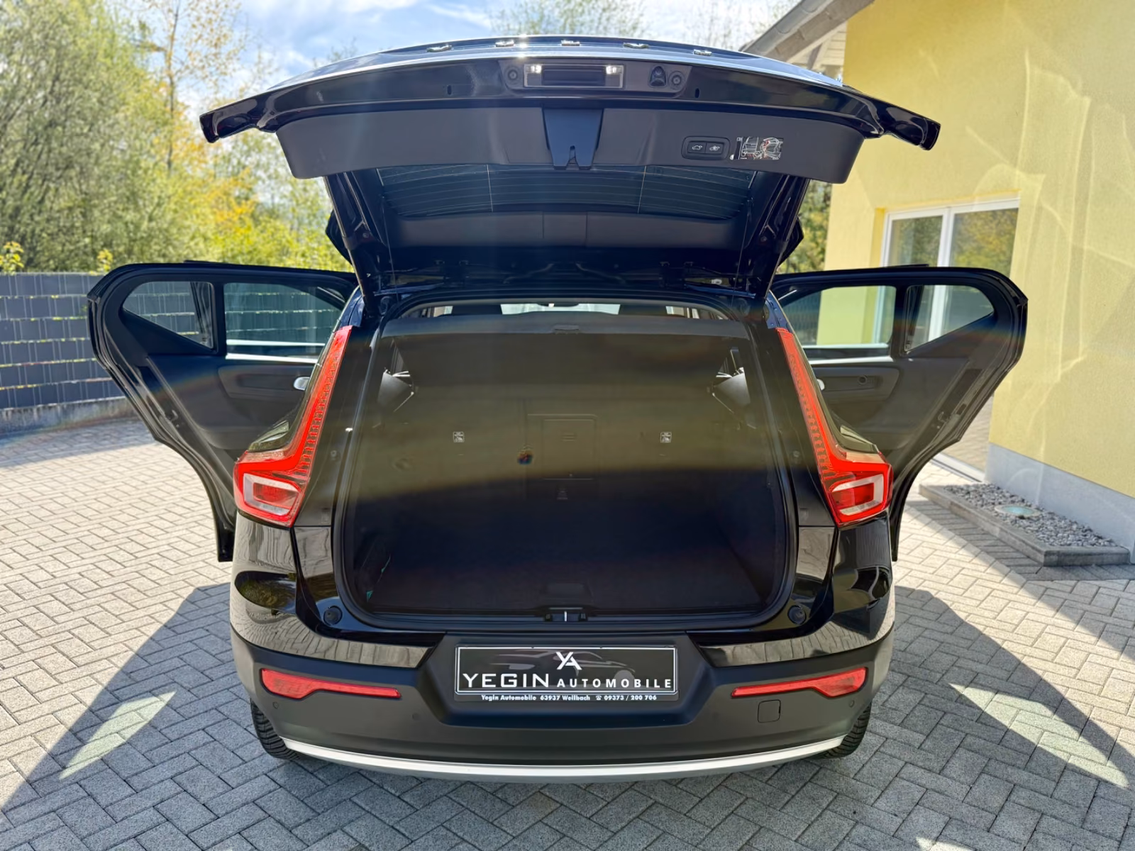 Volvo XC 40 Momentum Pro 2WD-LED-AHK-Kamera
