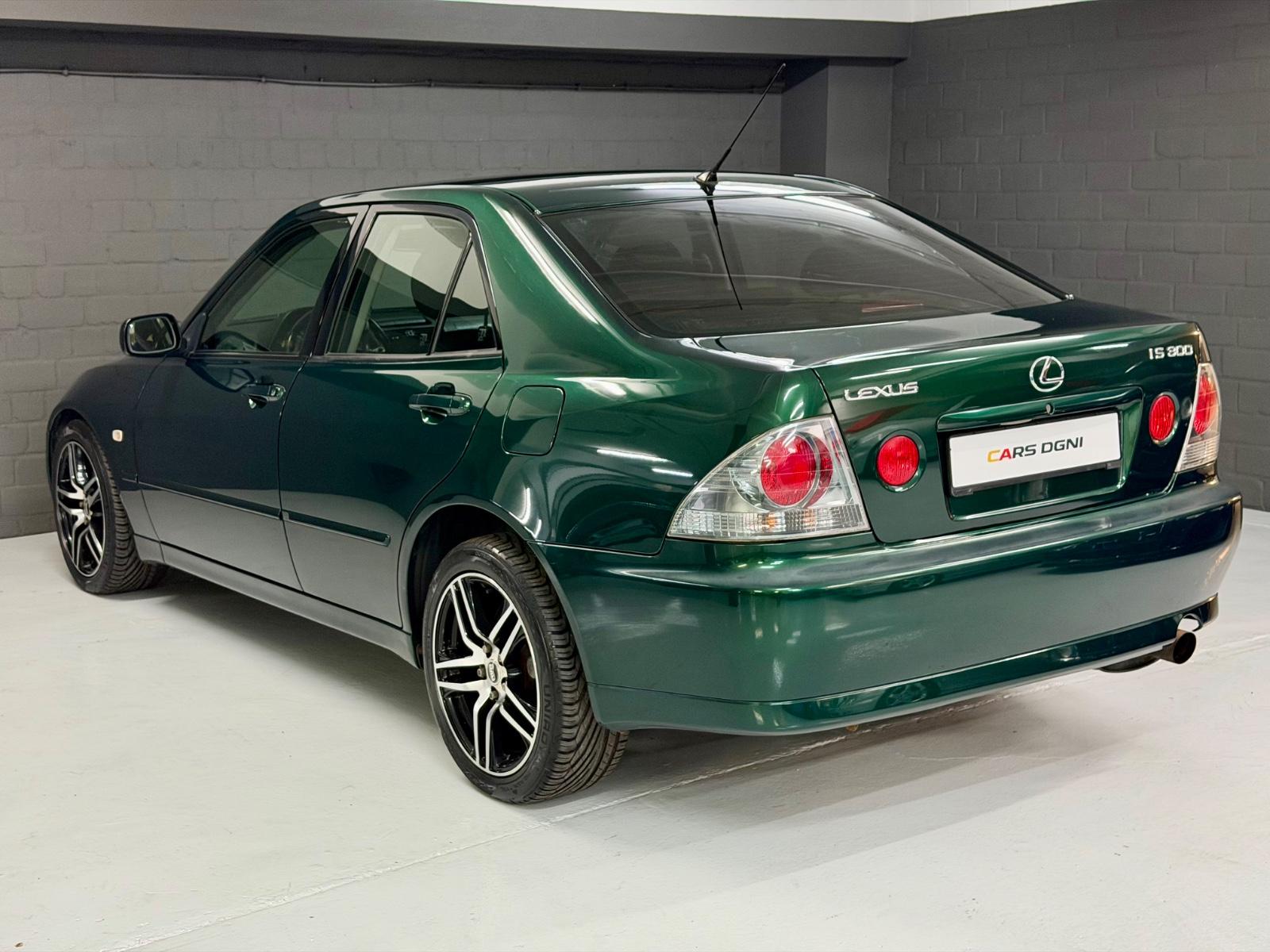 LEXUS IS 300 213 ch BVA 6 cylindres en ligne - 192400 km