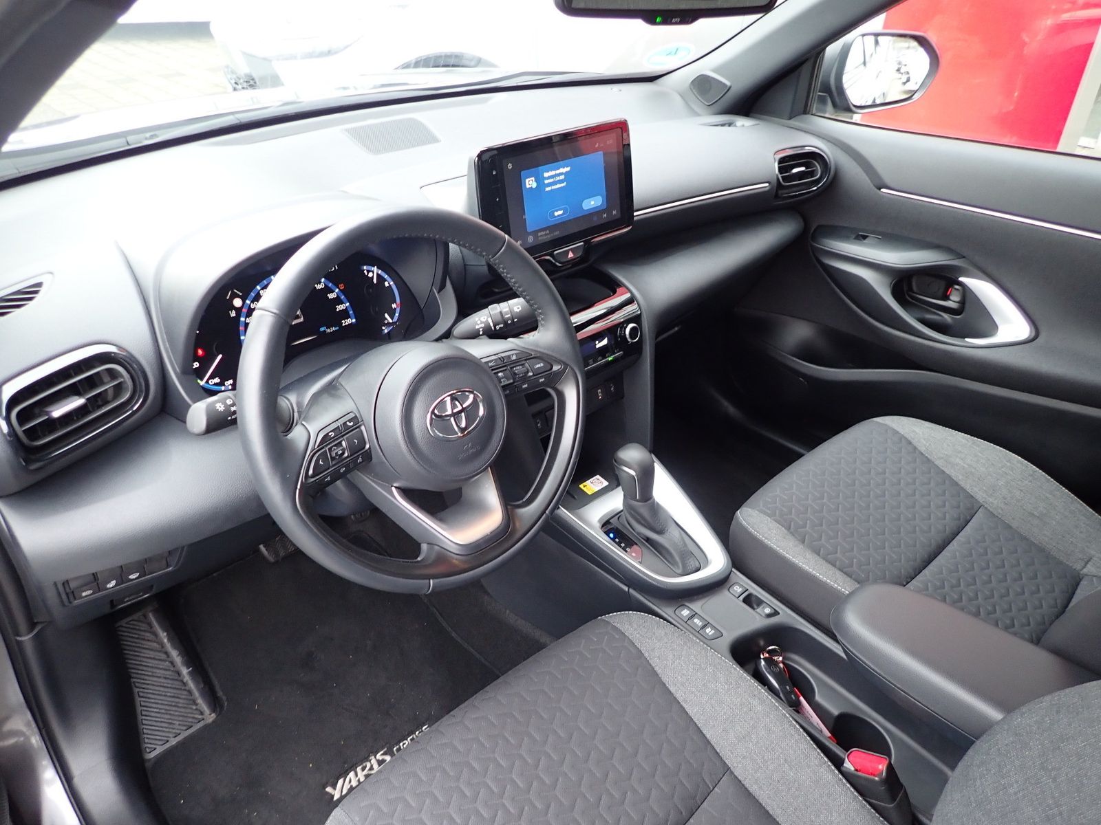 Fahrzeugabbildung Toyota Yaris Cross Hybrid FWD Team Deutschland