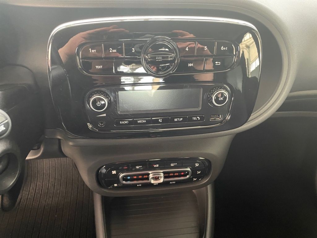 Fahrzeugabbildung Smart EQ fortwo AUT KlimaA Navi SHZ