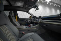 Urus 4.0 V8 PHEV SE 2025 YELLOW CARBON PANO