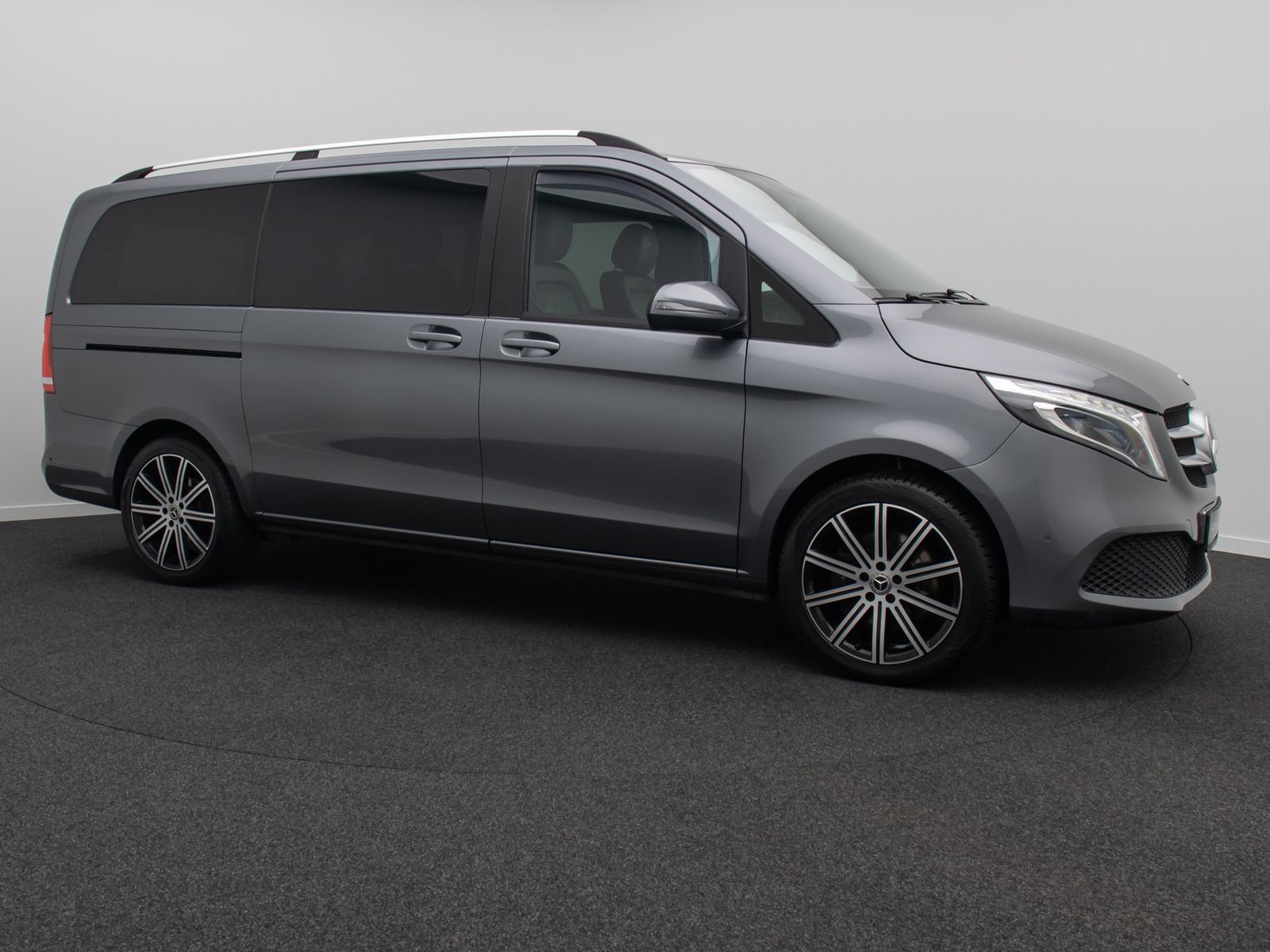 Fahrzeugabbildung Mercedes-Benz V 250 ACC Kamera Burmester AHK TischPaket 19Zoll