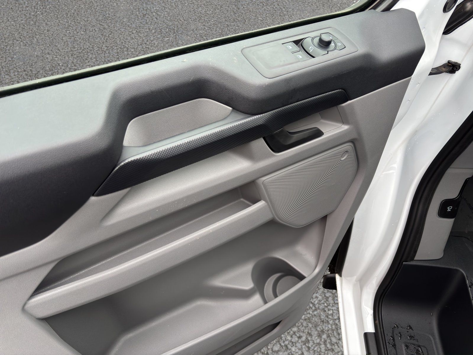 Fahrzeugabbildung Ford Transit Custom 2.5 PHEV 320 L1 Trend Multicab FW