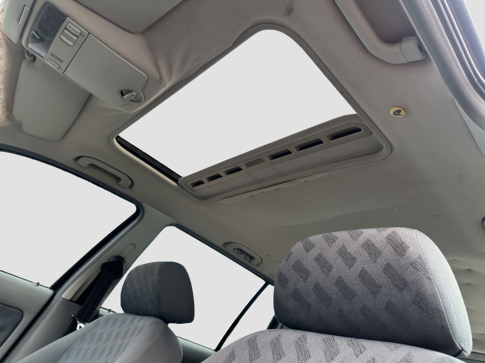 Fahrzeugabbildung SKODA Octavia/Klima/El.Schiebedach/Sitzhzg./S-W-Reifen