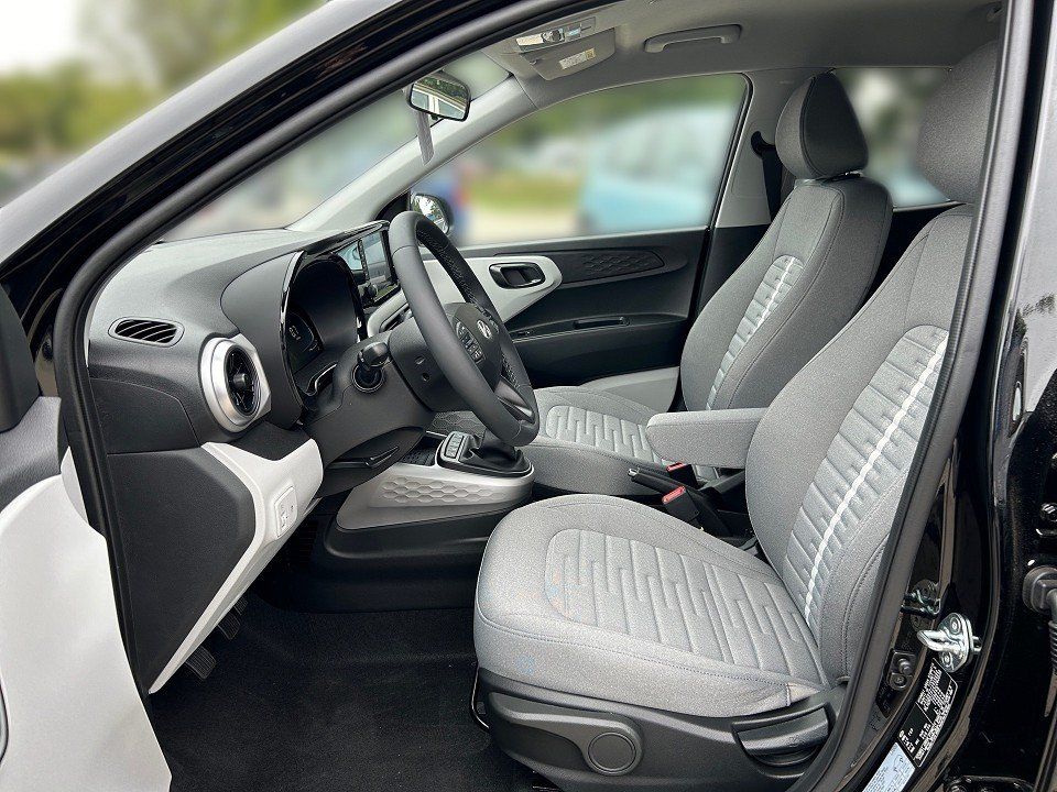 Fahrzeugabbildung Hyundai i10 1.2 PRIME KLIMAAT+NAV+SHZ+LHZ+CARPLAY+QI+KAM