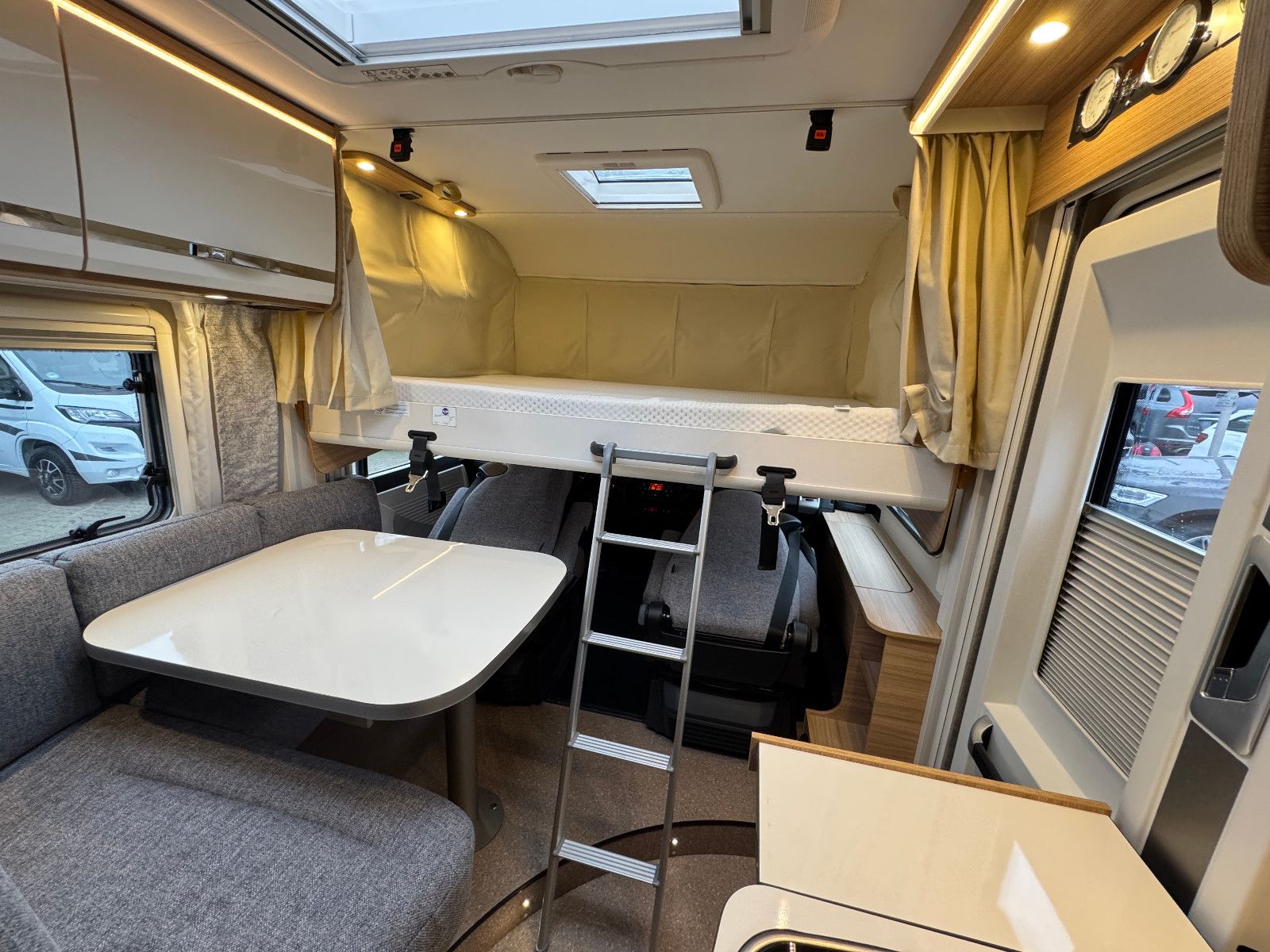 Fahrzeugabbildung Dethleffs Globebus I 006 GT PAKET WHITE 9GT SAT DACHKLIMA