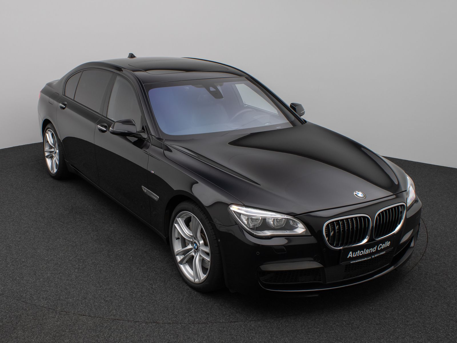 Fahrzeugabbildung BMW 760 Li M Sport Glasdach B&O HUD SoftCl NightVisi